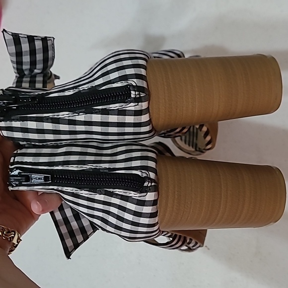 💥3/12 Lauren Conrad black & white "Girlfriend Gingham" heeled sandals size 9.5 - Picture 6 of 11